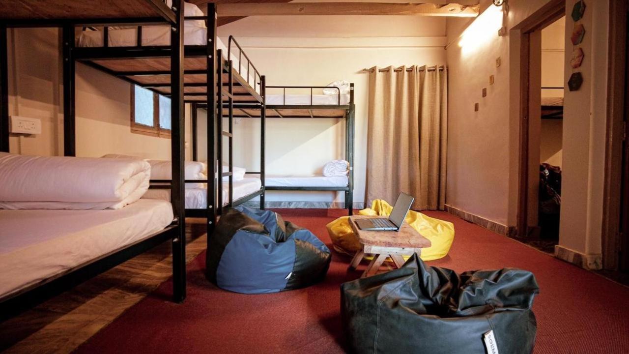 The Peace Hostel 阿姆波尔 外观 照片