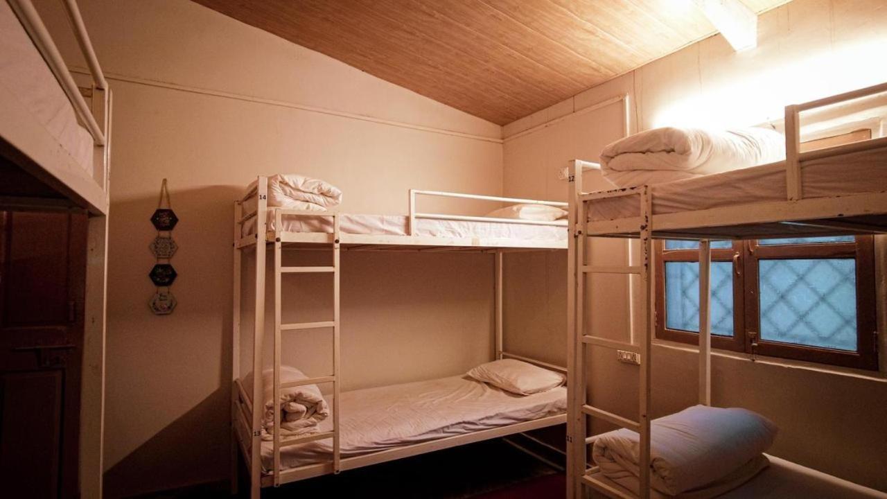 The Peace Hostel 阿姆波尔 外观 照片