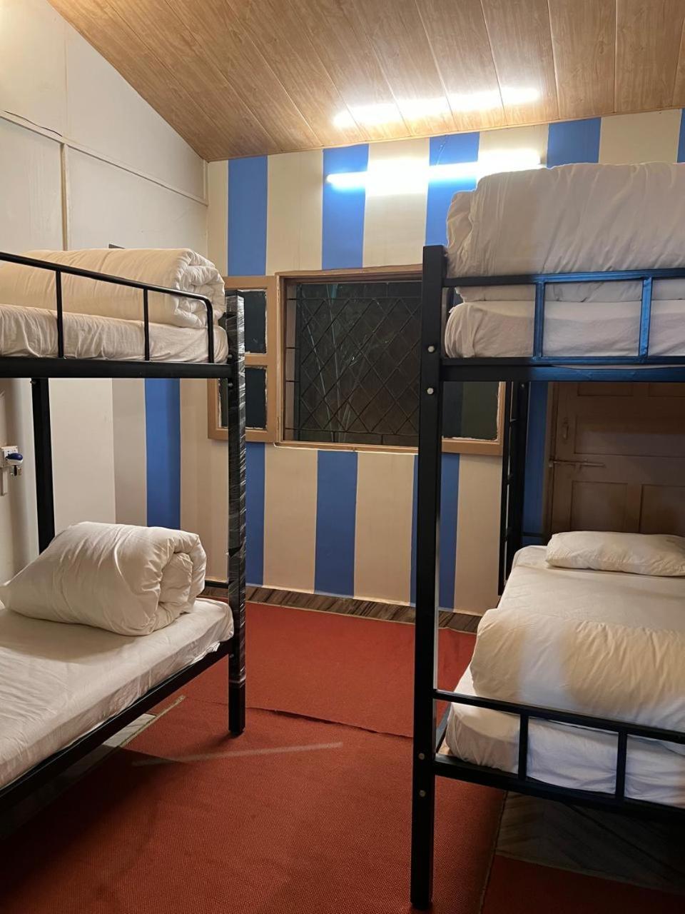 The Peace Hostel 阿姆波尔 外观 照片