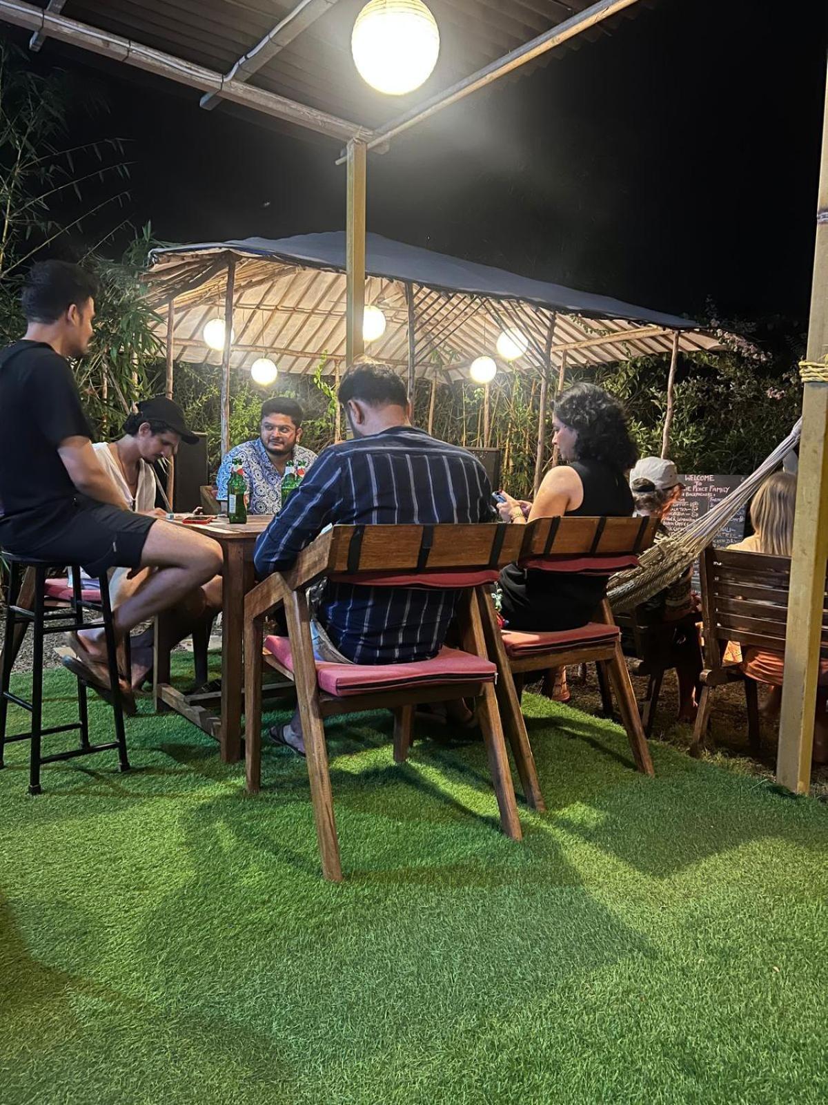 The Peace Hostel 阿姆波尔 外观 照片