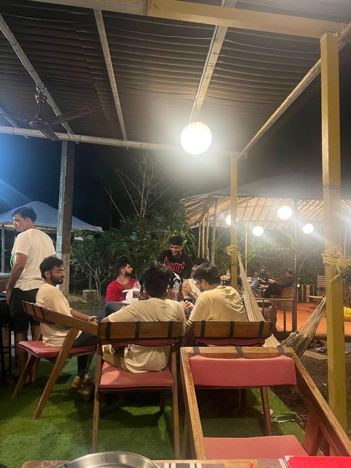 The Peace Hostel 阿姆波尔 外观 照片